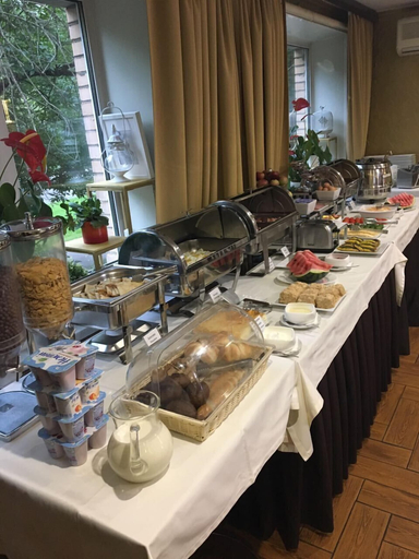 Food & Drinks 4, SeverSiti Hotel, North-Western