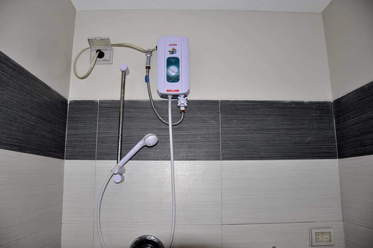 Bathroom 3, Florida's Bed and Breakfast, Baguio City