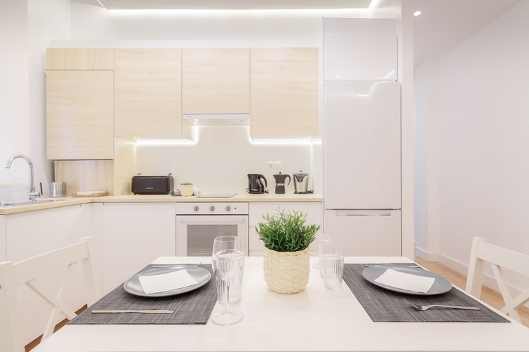Others 5, Apto Reformado con encanto by URBANHOSTS, Vizcaya