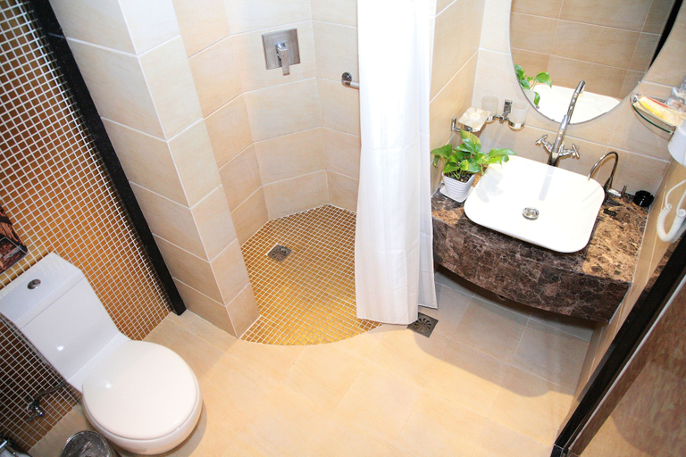 Bathroom 3, フリー コンフォート ホリデイ ホテル (康福瑞假日酒店), Beijing