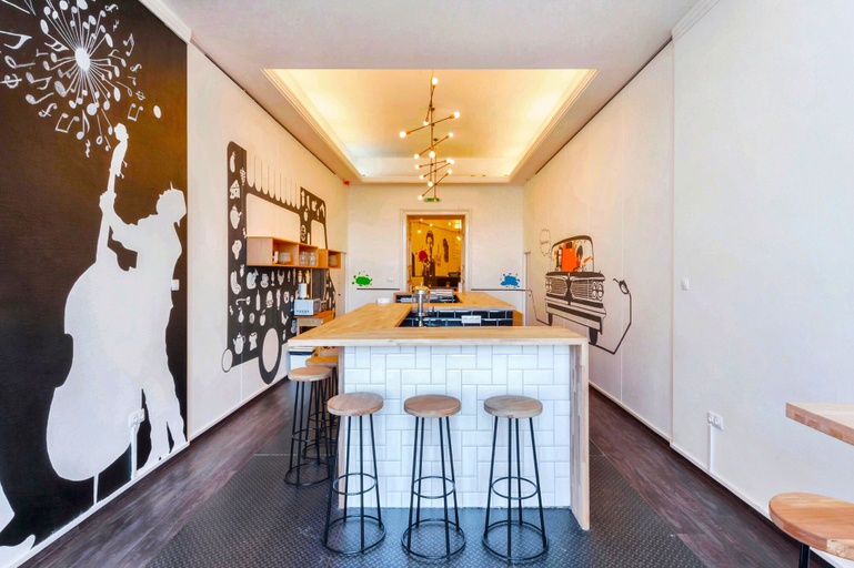 Food & Drinks 5, Adagio Hostel Basilica, Budapesti
