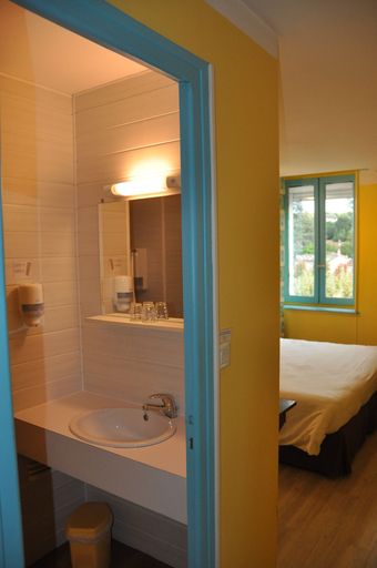 Bathroom 4, Hotel de France, Isère