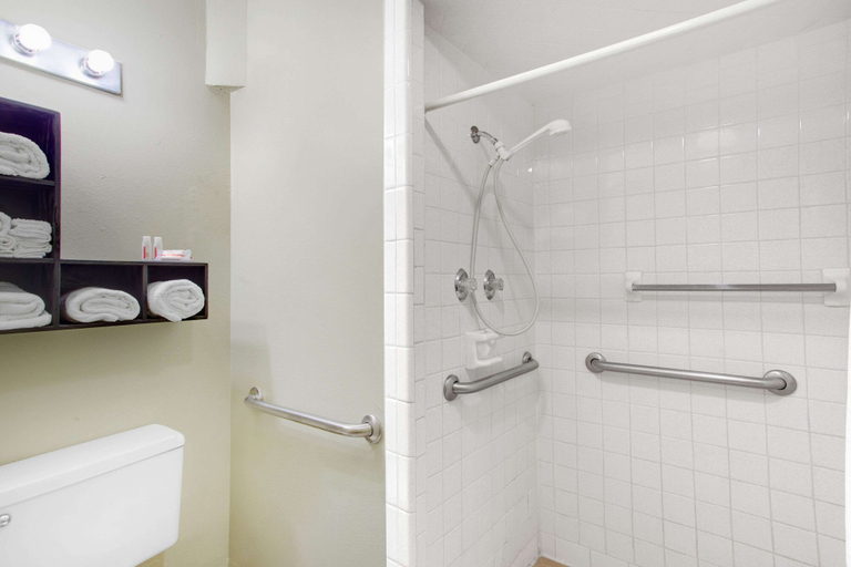 Bathroom 4, Super 8 by Wyndham Monticello AR, Drew
