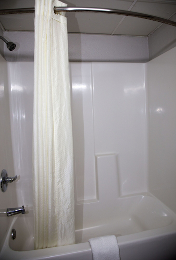 Bathroom 4, Econo Lodge Ardmore, Carter