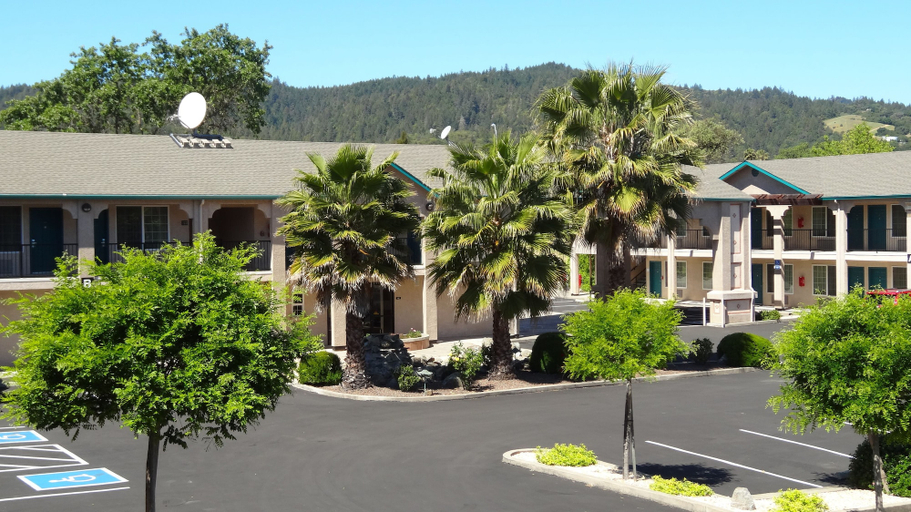 Exterior & Views 2, Cloverdale Wine Country Inn & Suites, Sonoma