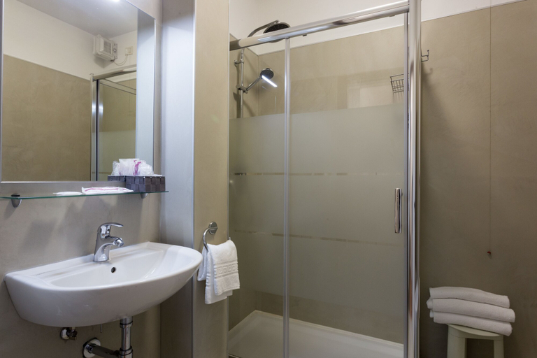 Bathroom 5, Hotel Airmotel, Venezia
