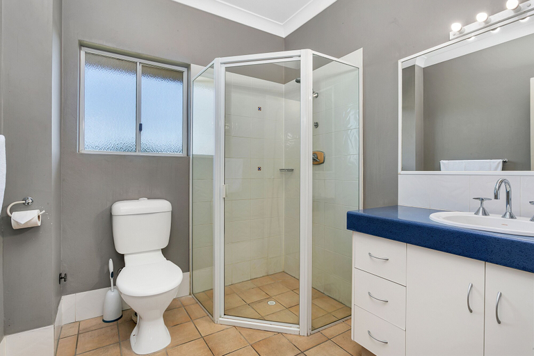 Bathroom 3, Cairns Reef Apartments & Motel, Cairns