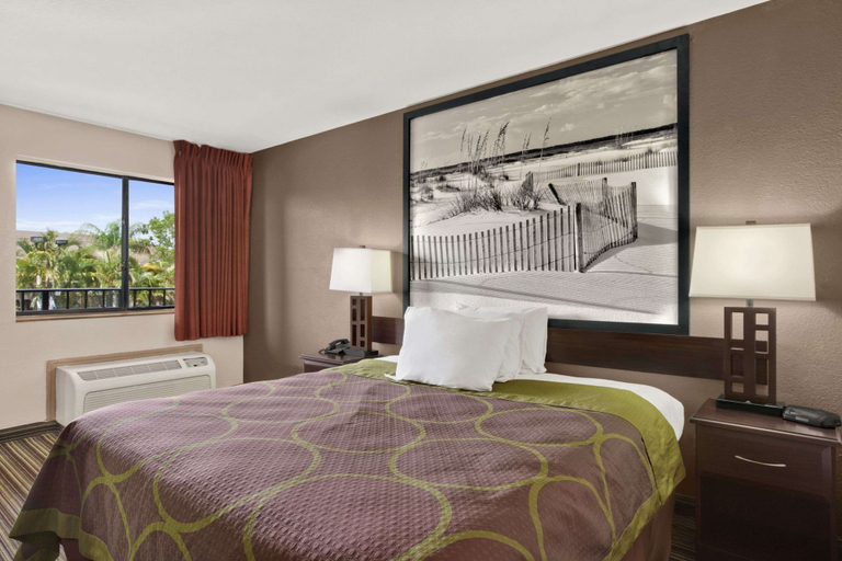 Bedroom 4, Stay Inn & Suites, Lee