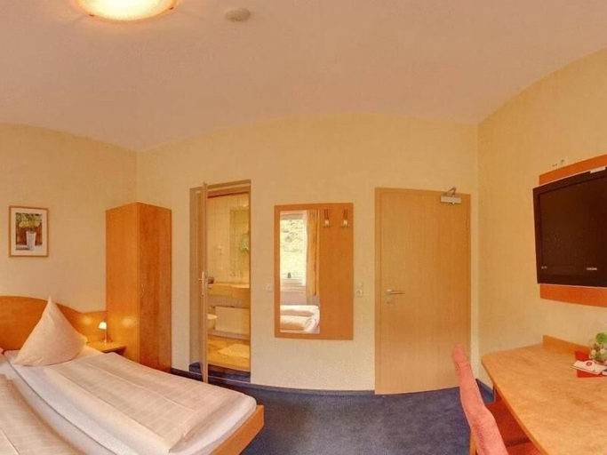 Bedroom 4, Hotel Stumbergers, Cochem-Zell