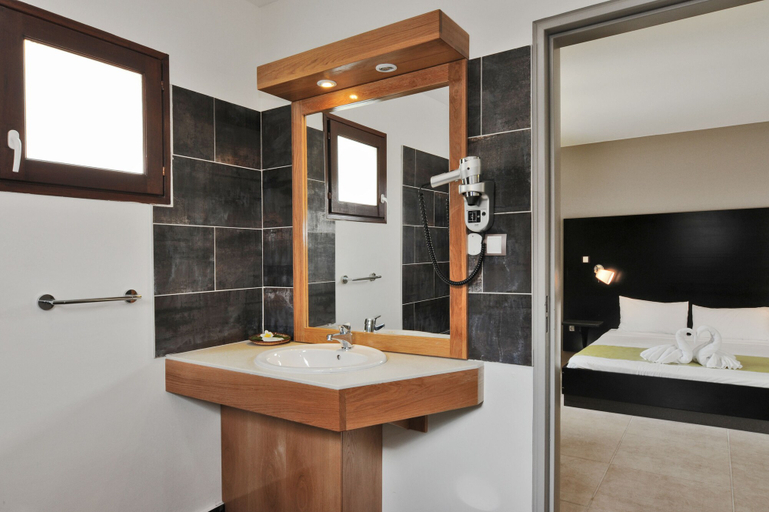 Bathroom 4, TAMA Hôtel, Saint-Paul