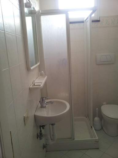 Bathroom 4, Agriturismo l'Ulivo e il Mare, Genova