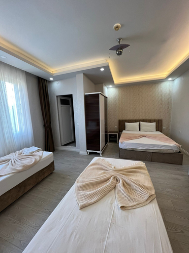 Bedroom 3, Grand Black Hotel, Merkez