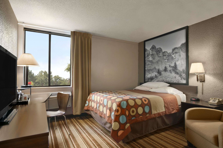 Bedroom 4, Super 8 by Wyndham Redfield, Spink