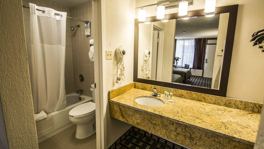 Bathroom 3, Croix Grand Hotel, Highlands