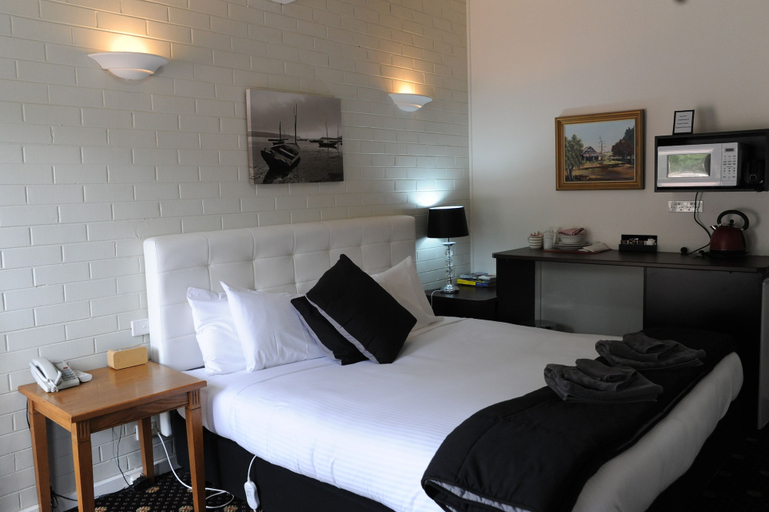 Bedroom 2, Norwood House Motel & Reception Centre, Melbourne