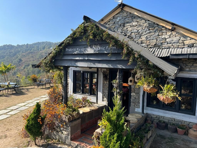 Exterior & Views