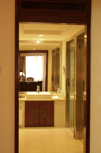 Bathroom 4, Garden Hotel, Datong
