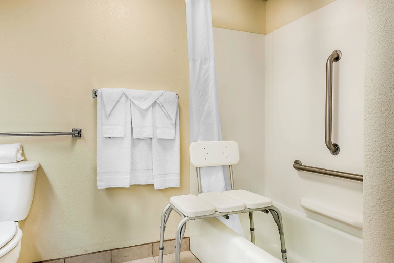 Bathroom 4, Quality Inn Gallipolis, Gallia