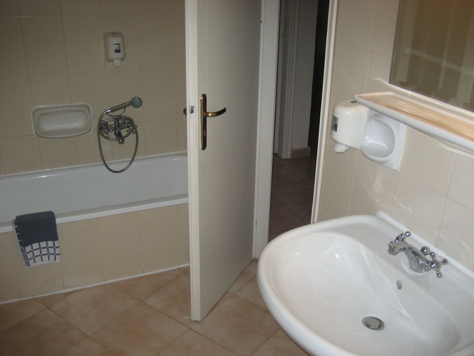 Bathroom 4, Kyveli Apartments, North Aegean