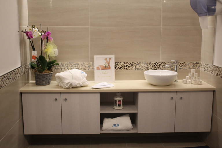 Bathroom 5, Hotel Floridiana Terme, Napoli