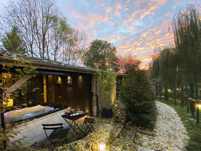 Exterior & Views 2, Le Domaine des Prés Verts & Spa Vinésime, Côte-d'Or
