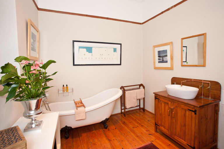 Bathroom 4, Oakdene Guest House, Eden