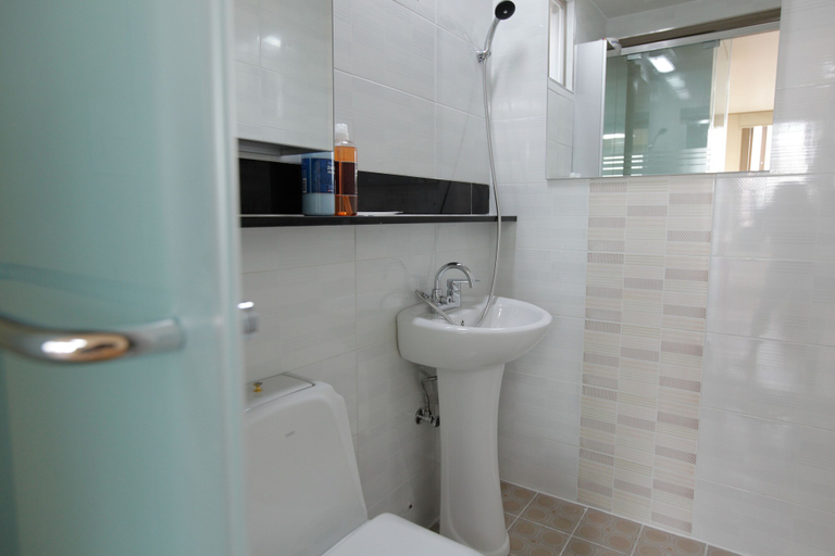 Bathroom 3, SB Guest House, Suwon