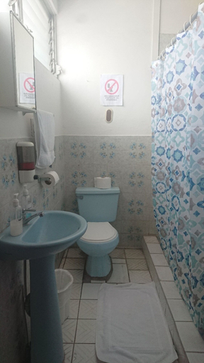 Bathroom 3, Hotel El Torogoz, Mejicanos