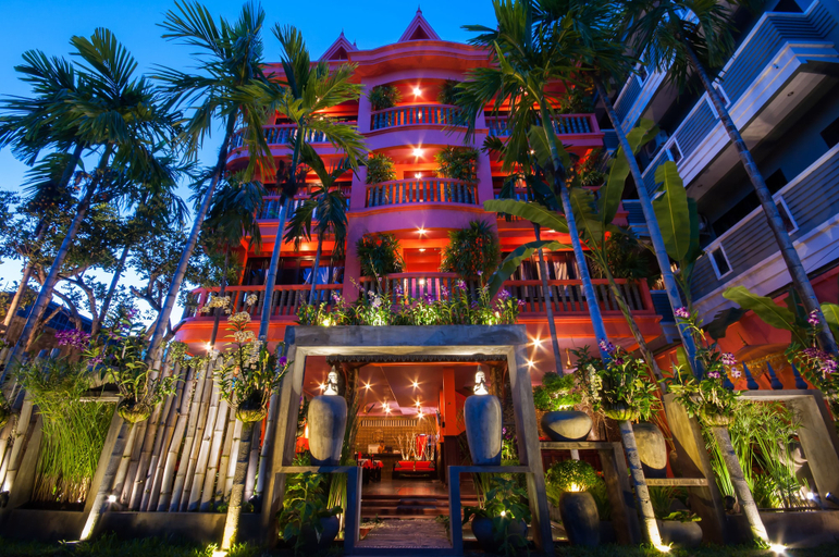 Exterior & Views