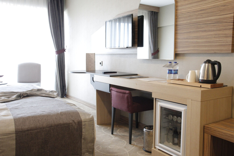 Bedroom 4, Greymark Hotel, Konak