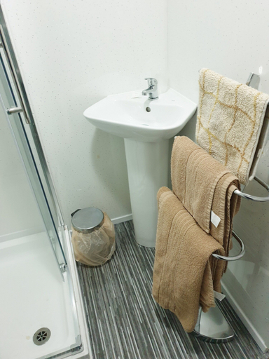 Bathroom 4, Waters Edge, Blackpool