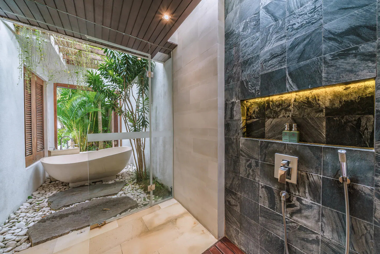 Bathroom 3, Villa Kajou: Spacious 4BD Villa in Seminyak Close to the Beach, Badung