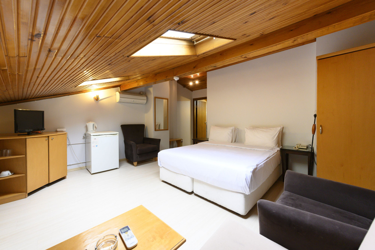 Bedroom 5, Entes Apart, Beyoğlu