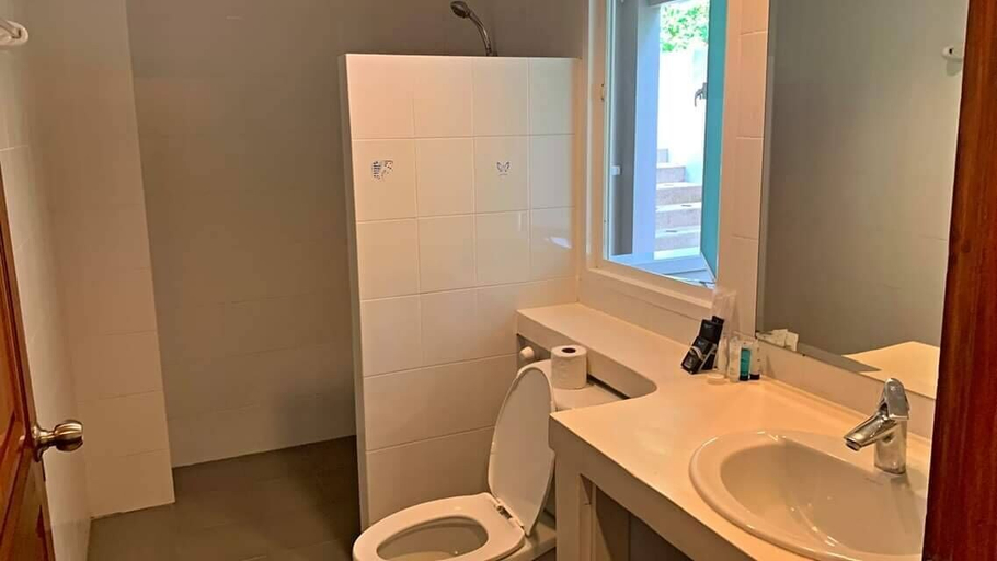 Bathroom 4, Grand Bleu Ocean View Pool Suite, Phuket Island