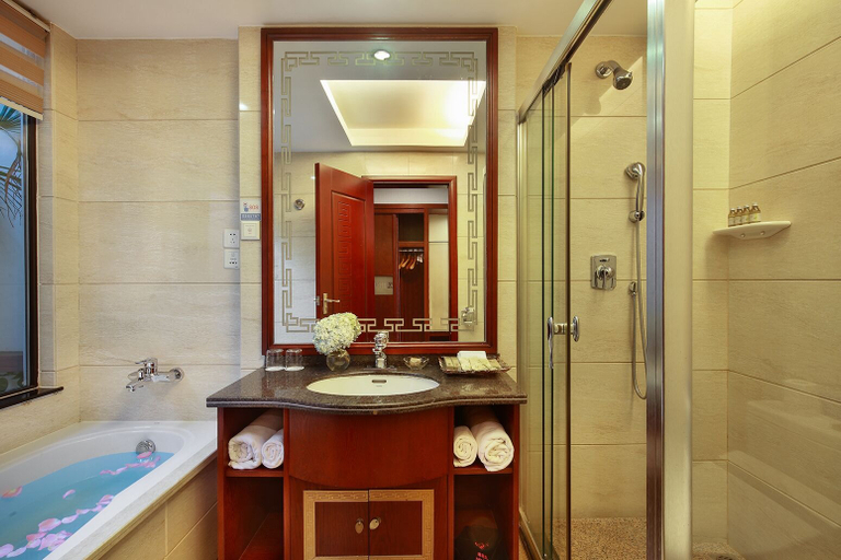 Bathroom 5, Guilinyi Royal Palace, Guilin