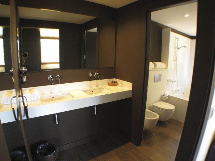Bathroom 5, Hotel Mirador, Lleida