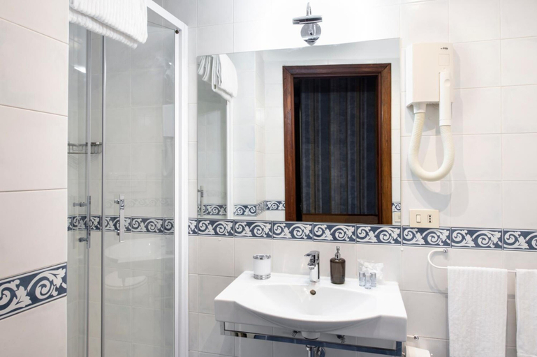 Bathroom 4, Welcome House, Rome