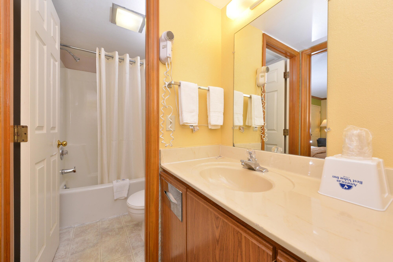 Bathroom 4, Americas Best Value Inn Maumee Toledo, Lucas