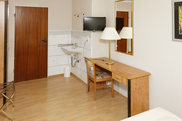 Bedroom 2, Hotel Restaurant Rodizio Paderborn, Paderborn