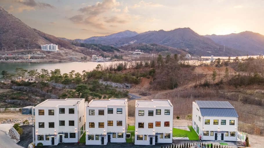 Exterior & Views 2, Gapyeong Belloci Firstige Partypoolvilla, Gapyeong