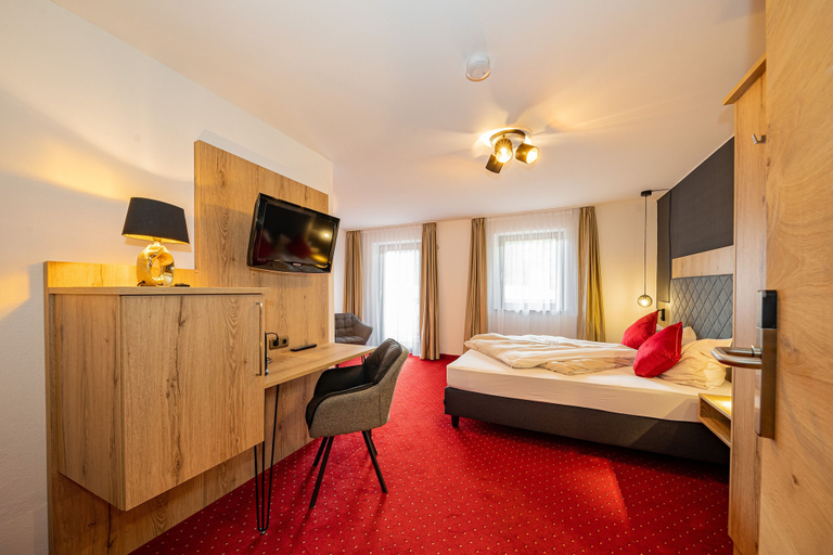 Bedroom 5, Berggasthof Hotel Adersberg, Traunstein