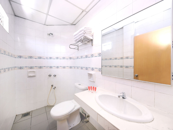 Bathroom 4, Super OYO 447 Comfort Hotel Meru, Klang