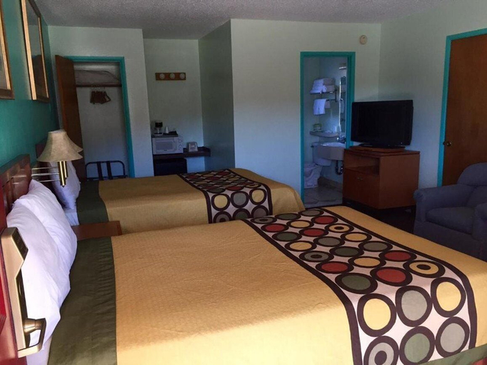 Bedroom 3, Klamath Motor Lodge, Siskiyou