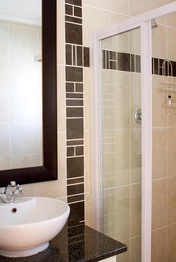 Bathroom 4, Asante Guest House, Sedibeng