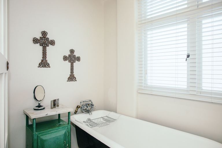 Bathroom 4, Art Deco Masonic Hotel, Napier