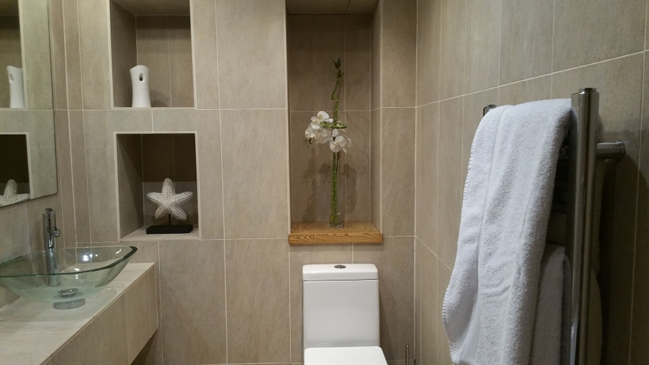 Bathroom 5, Castle Luxury Apartment lll, Nottingham