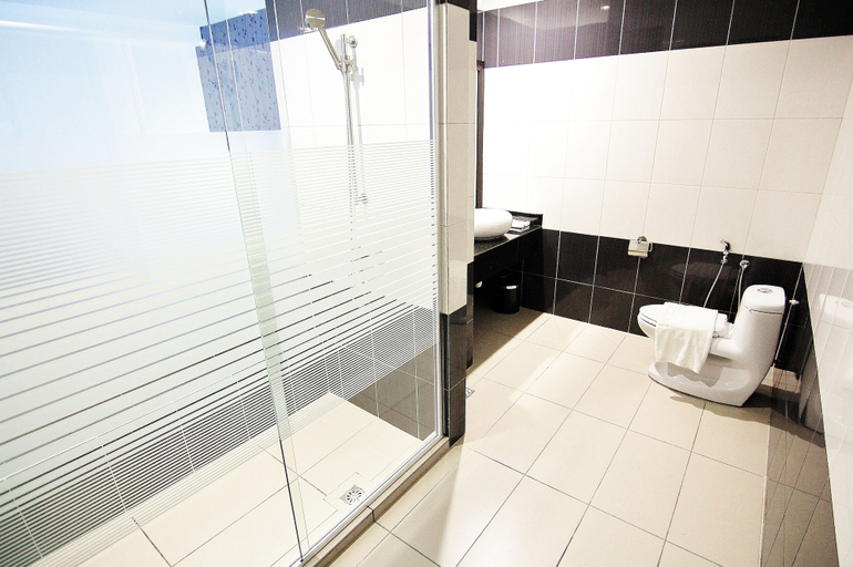 Bathroom 4, Putatan Platinum Hotel, Putatan