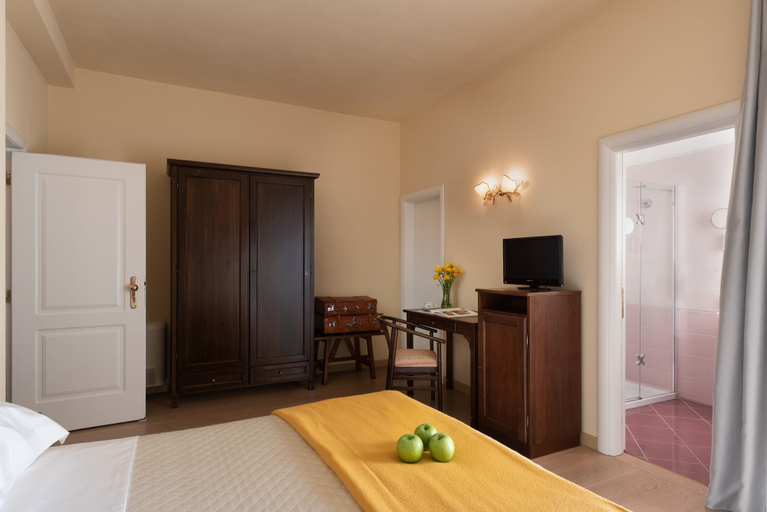 Bedroom 3, Hotel Corsignano, Siena