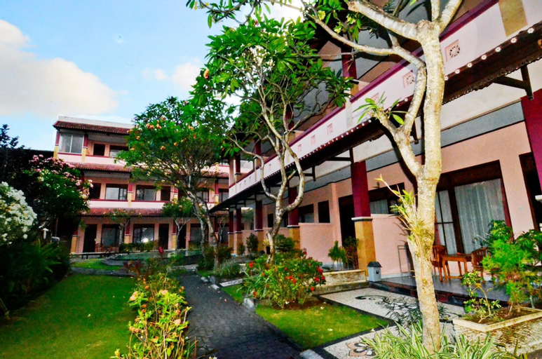 Exterior & Views 24