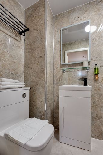 Bathroom 4, The Palace Hill Hotel, North Yorkshire